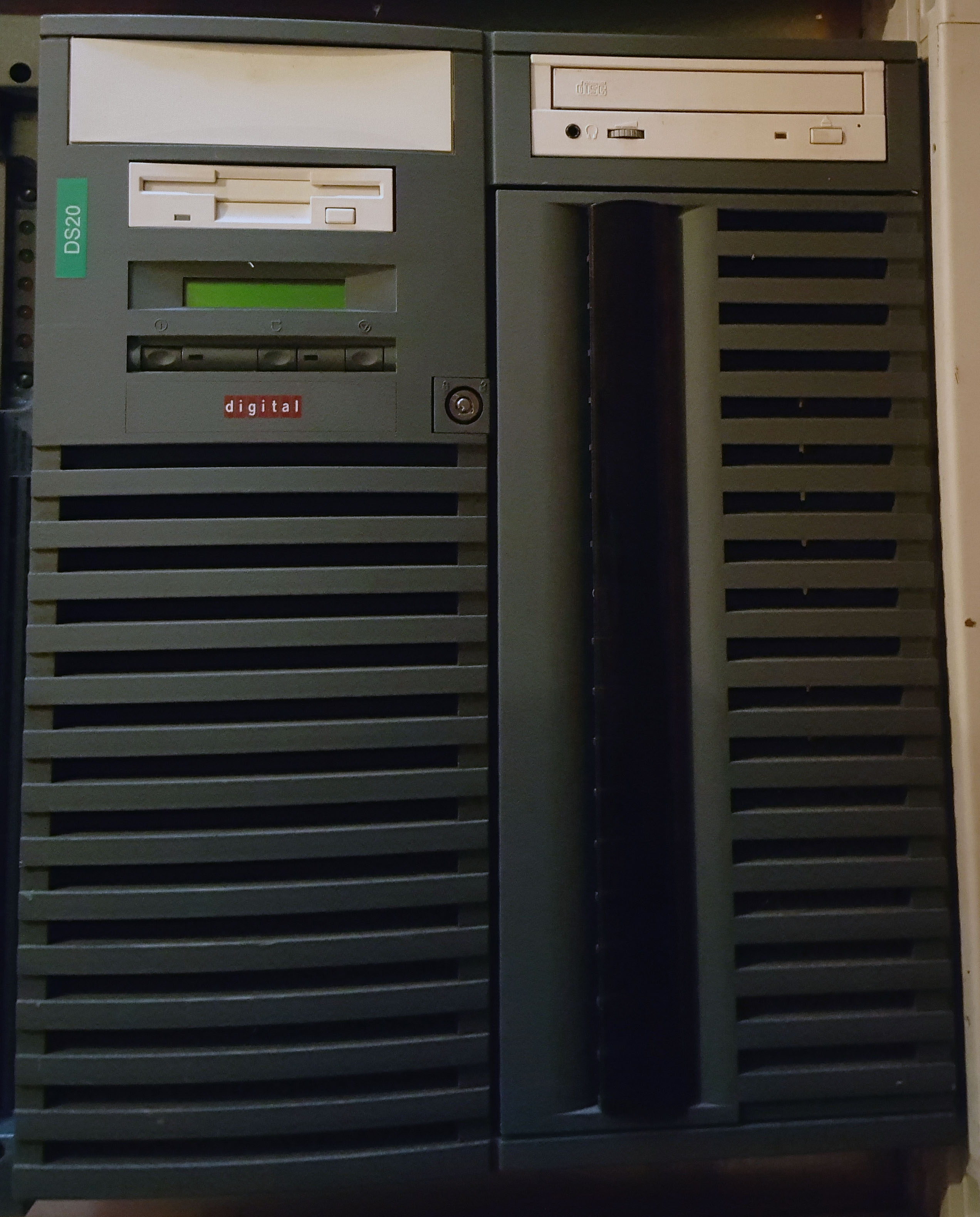 AlphaServer DS20: 2016 11 07 13.04.30